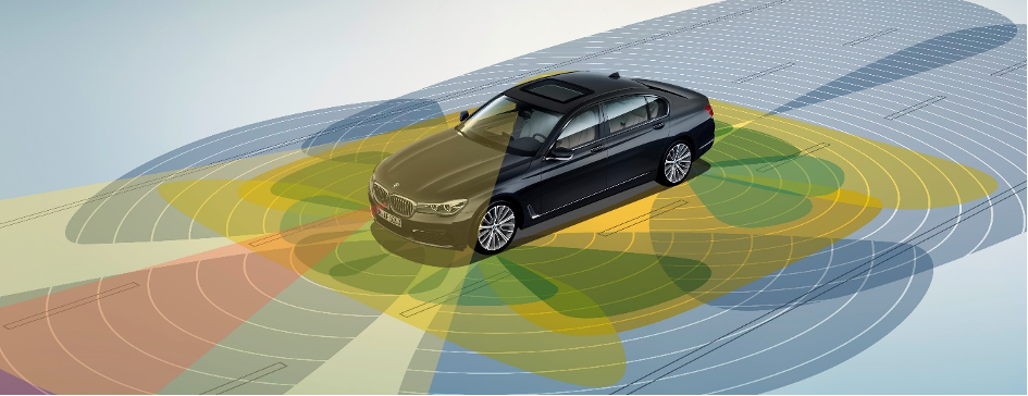 Die Testfahrzeuge sind ausgerüstet mit verschiedenen Sensoren (wie Radar-, Ultraschall-, GPS/Ortungssensoren), Mikrofonen und Videokameras